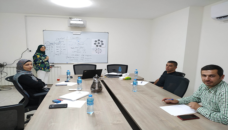 لقاءات بهدف إجراء متابعة وارشاد ما بعد التدريب للجمعيات 